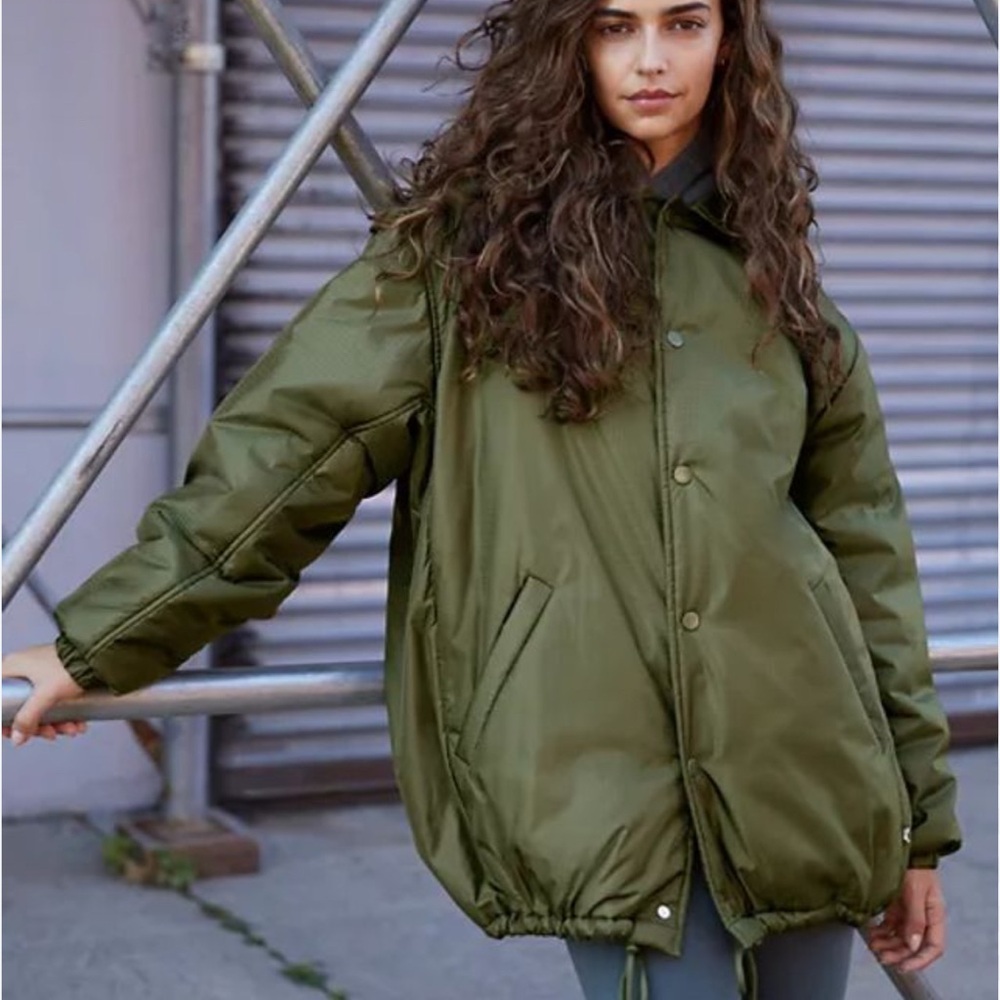 Aritzia TNA Coaches Jacket